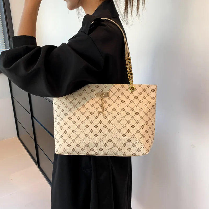 2025 Women’s Fashion Tote Presbyopia Pattern Soft Leather Shoulder Bag with Hanging Accessory